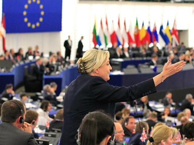 Кремль собирается подкупить французских праворадикалов за 40 млн евро Кремль собирается подкупить французских праворадикалов за 40 млн евро