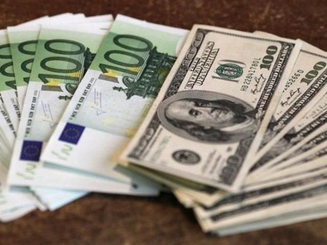 Долар знизився, євро зріс — курси валют від Нацбанку