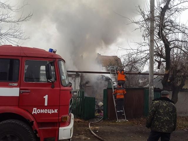 В Донецкой области боевики обстреляли поселок Азотное, есть жертвы (Фото 18+) В Донецкой области боевики обстреляли поселок Азотное, есть жертвы (Фото 18+)