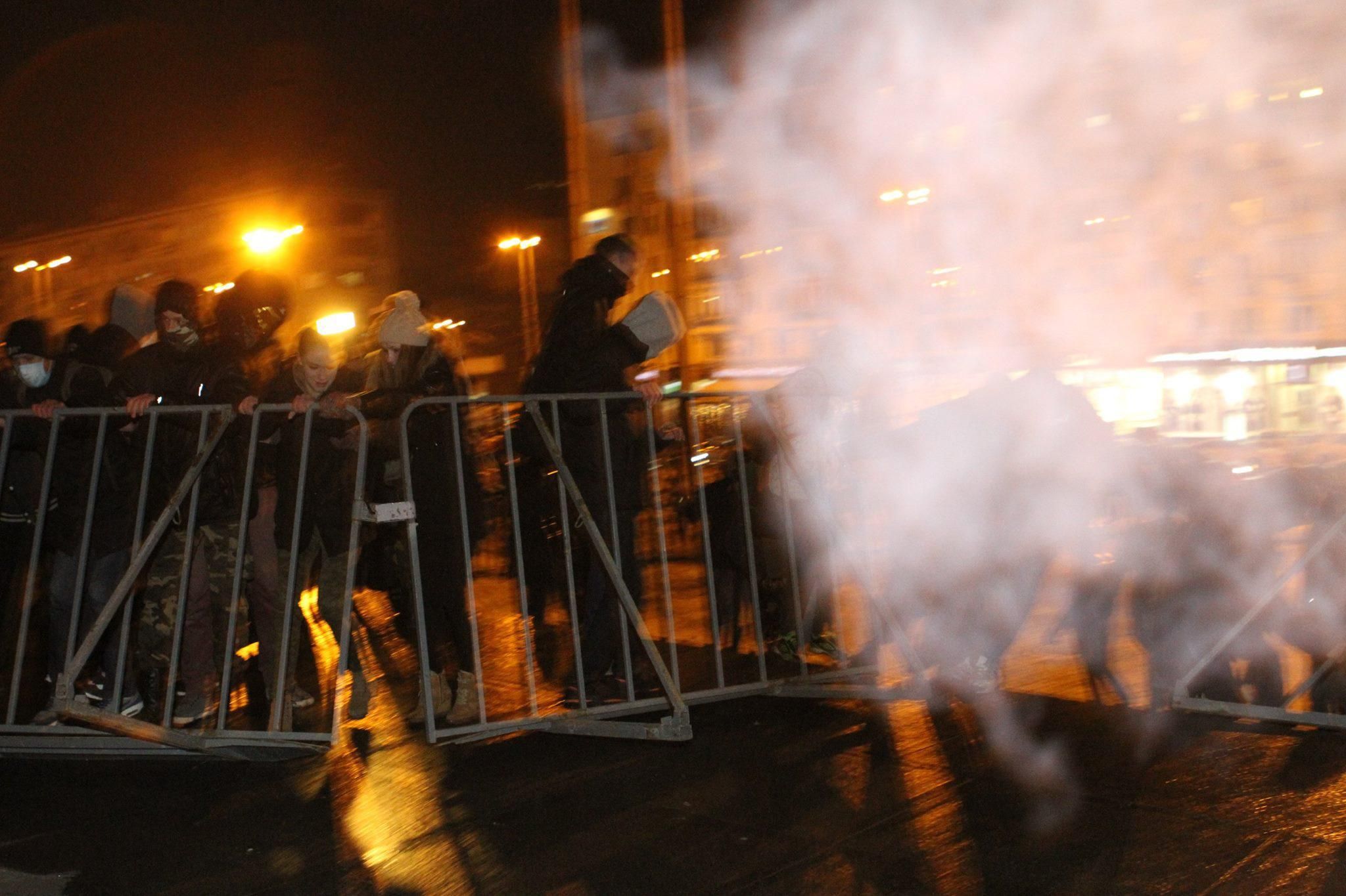 Перед концертом Ані Лорак міліція побилася з протестувальниками