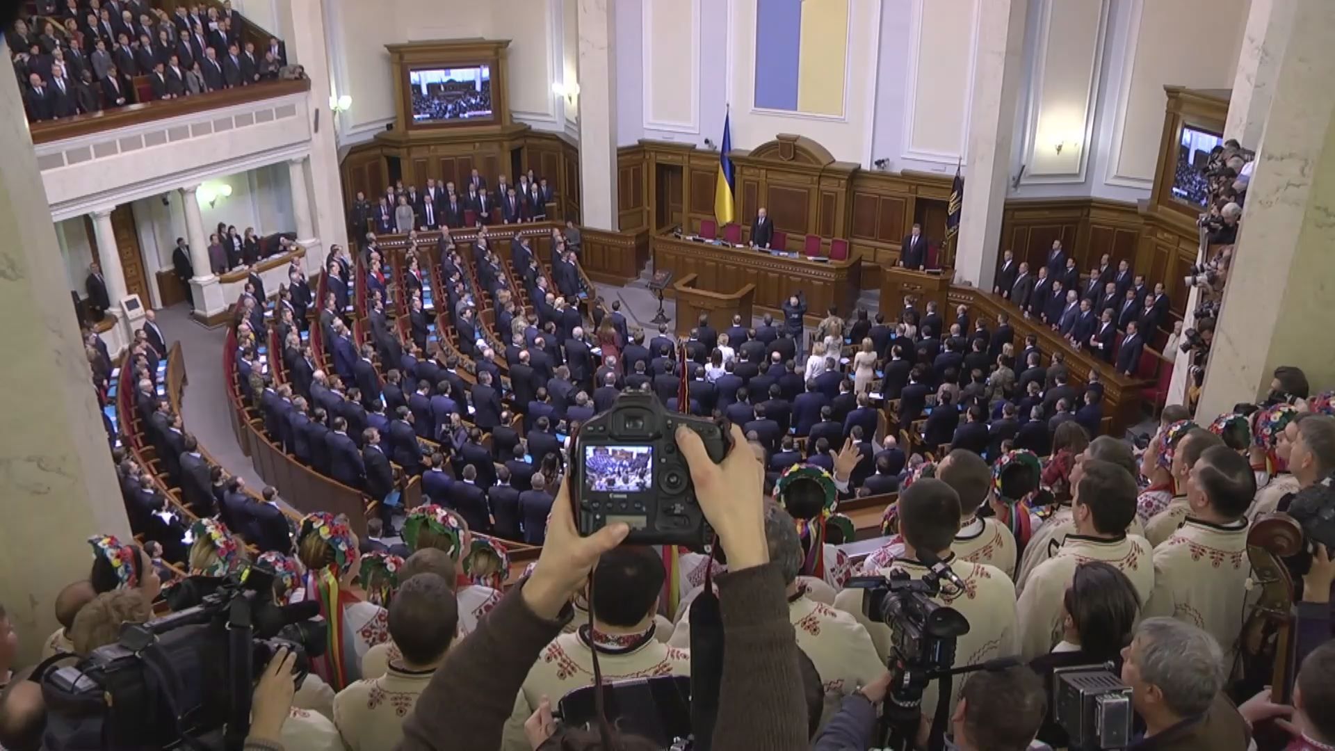 Перші рішення нової Верховної Ради Перші рішення нової Верховної Ради