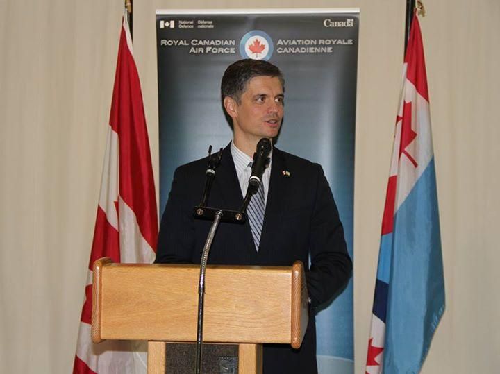 Канада відправила літак з військовою допомогою в Україну Канада відправила літак з військовою допомогою в Україну