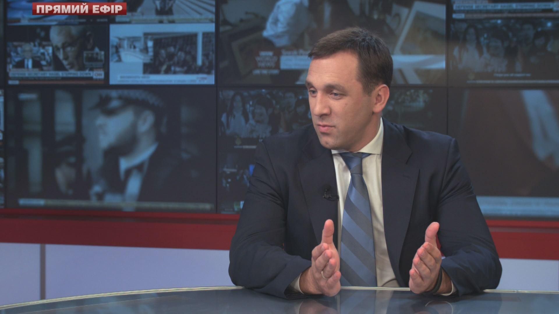 На оплаті топ-посадовців не варто економити, — депутат На оплаті топ-посадовців не варто економити, — депутат