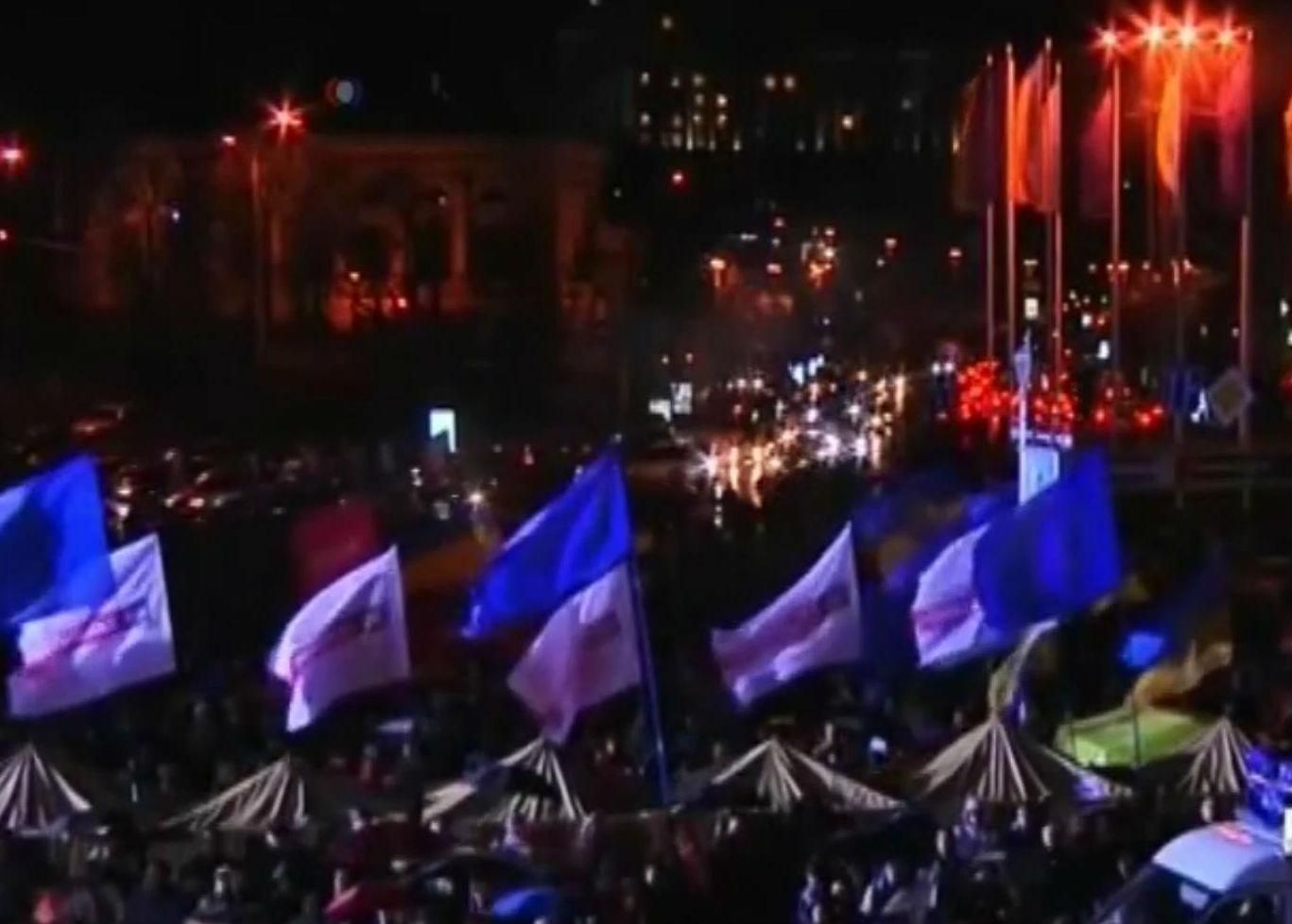 Политологи считают, что первое заседание ВР Украины прошло несогласованно Политологи считают, что первое заседание ВР Украины прошло несогласованно