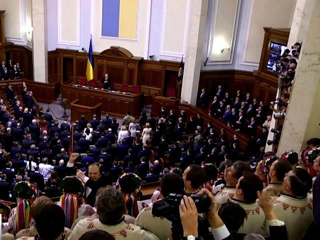 Хроніка 27 листопада: новообрані нардепи склали присягу, старий-новий прем’єр 