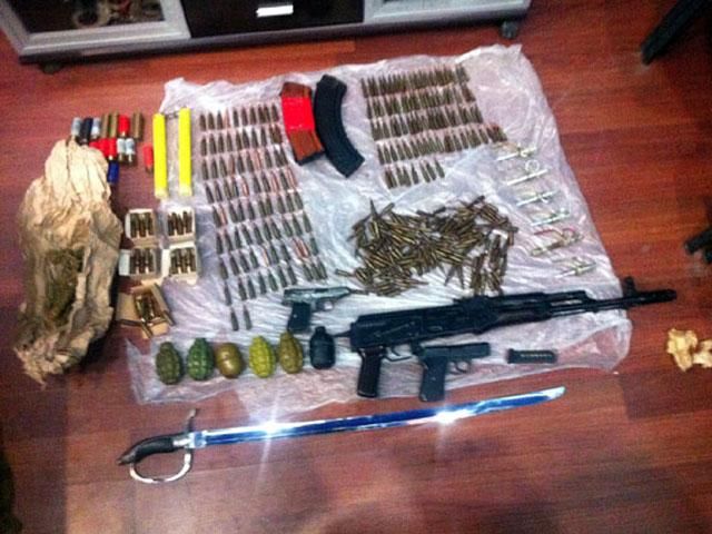 В Донецкой области перекрыли канал поставки оружия и взрывчатки из "ДНР" В Донецкой области перекрыли канал поставки оружия и взрывчатки из "ДНР"