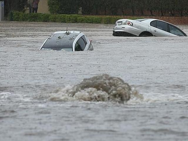Австралией пронесся самый мощный за 30 лет ураган (Фото, Видео) Австралией пронесся самый мощный за 30 лет ураган (Фото, Видео)