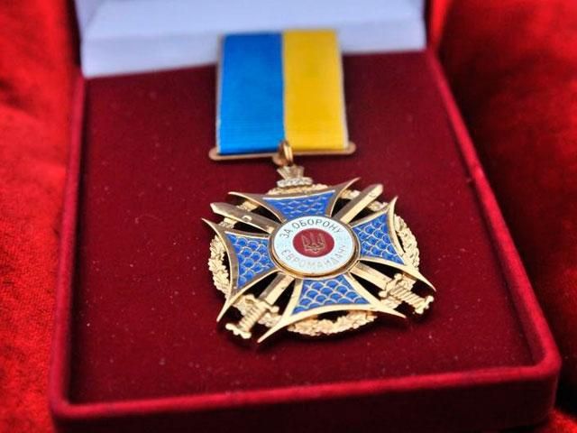 Президент наградил орденами Героев Небесной Сотни троих иностранцев (Фото) Президент наградил орденами Героев Небесной Сотни троих иностранцев (Фото)