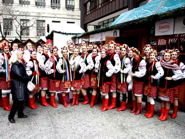 В Чикаго на параде ко Дню Благодарения станцевали гопак В Чикаго на параде ко Дню Благодарения станцевали гопак