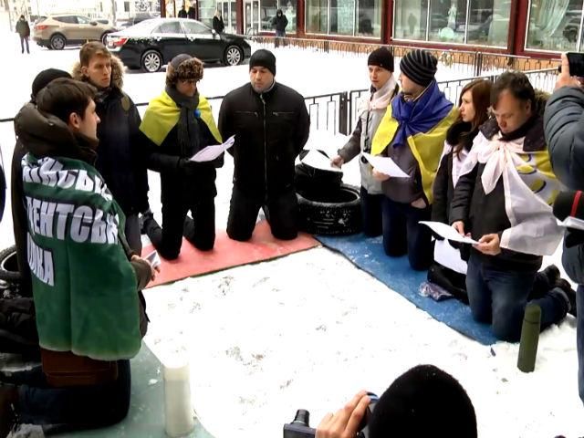 Дмитре, це не ваше! – активісти вимагали Булатова піти у відставку Дмитре, це не ваше! – активісти вимагали Булатова піти у відставку