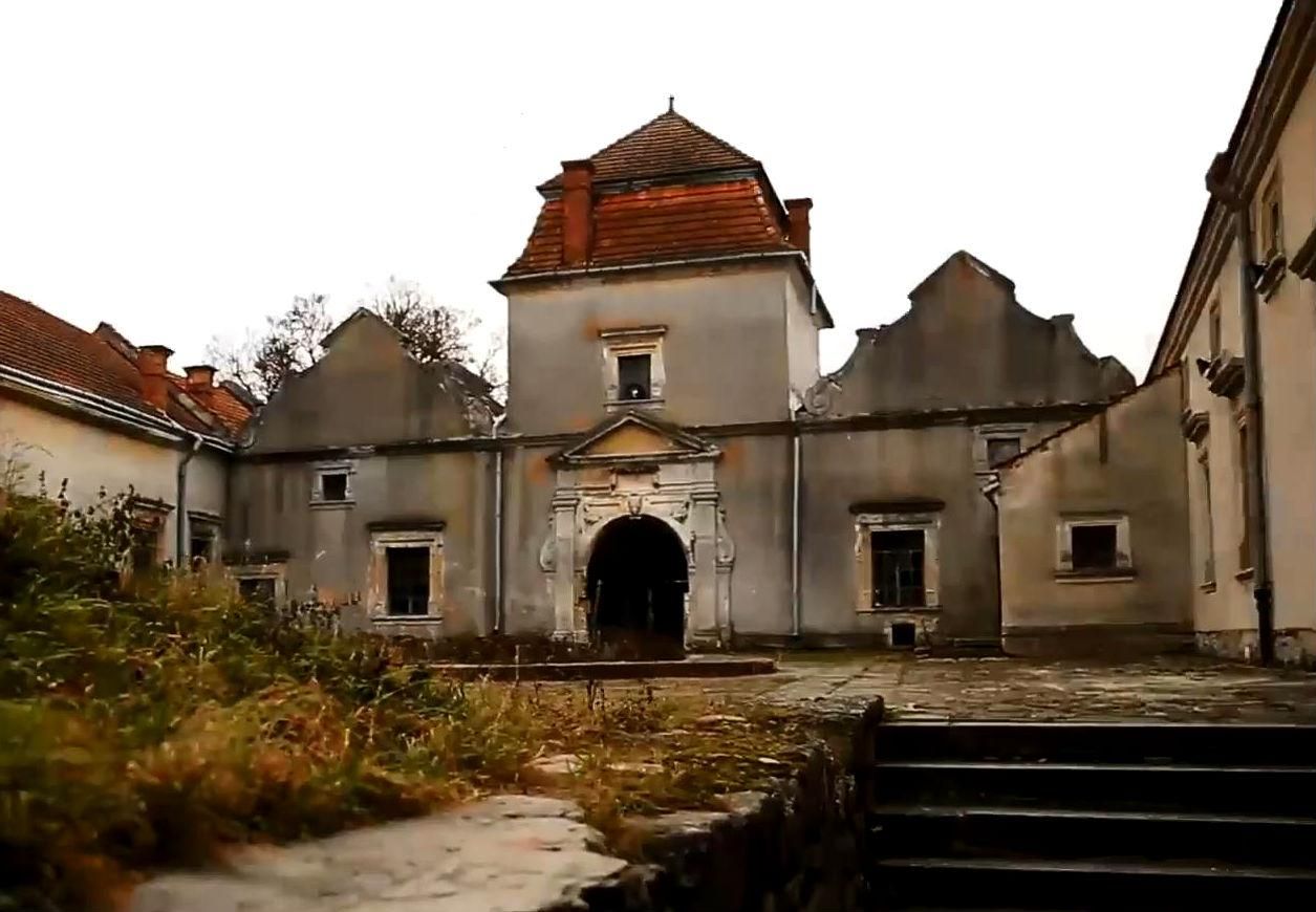 Путешествие  по Украине. Свиржский замок – крепость, где не хочется думать о войне