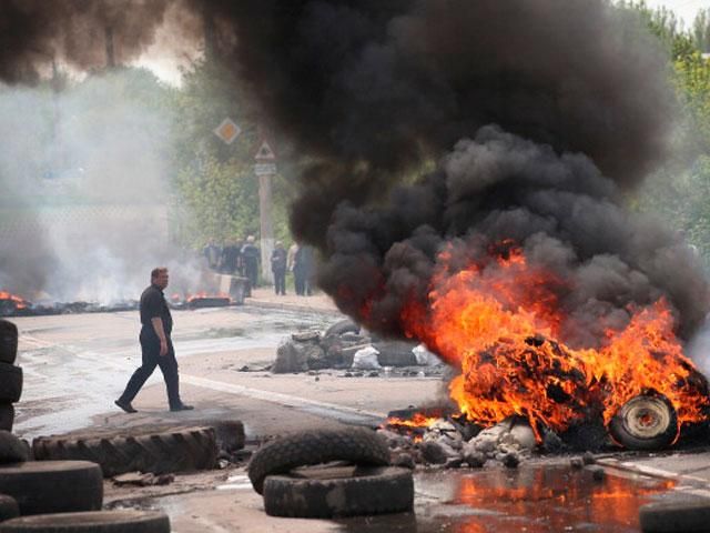 Станицу Луганскую бомбили всю ночь, — Москаль Станицу Луганскую бомбили всю ночь, — Москаль