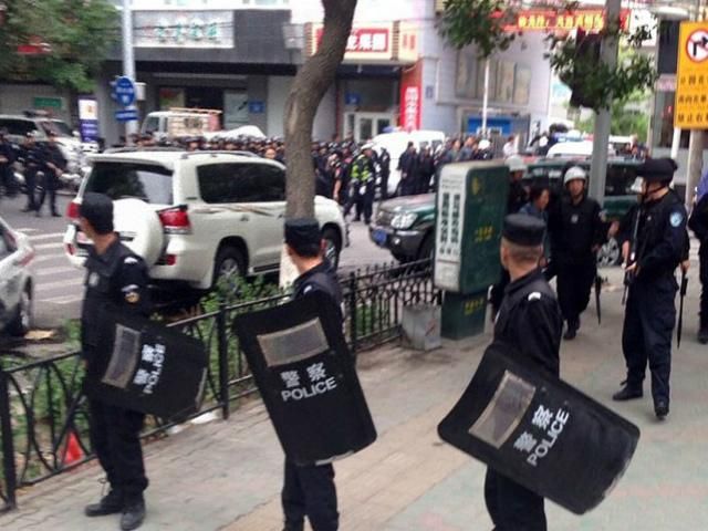 Жахливий теракт у Китаї: загинуло щонайменше 15 людей