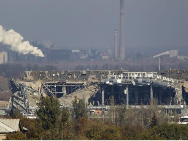 В донецькому аеропорту триває запеклий бій В донецькому аеропорту триває запеклий бій