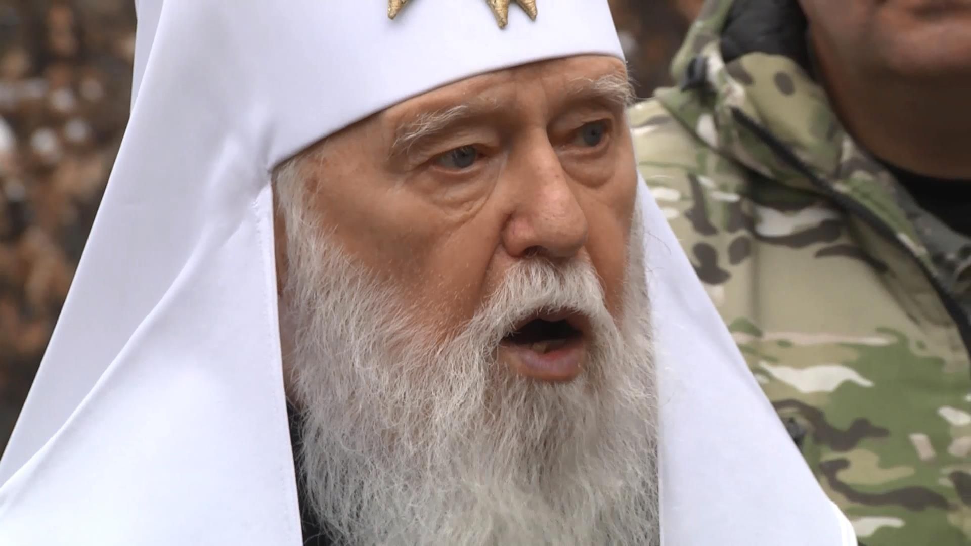 Патріарх Філарет передав солдатам 4 тисячі консервів