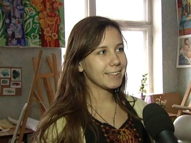 Запорізька художниця виготовляє військовим патріотичні листівки Запорізька художниця виготовляє військовим патріотичні листівки