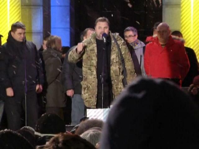 Майдан знову зібрав активістів. Люди вшановують “Ніч Пам'яті”