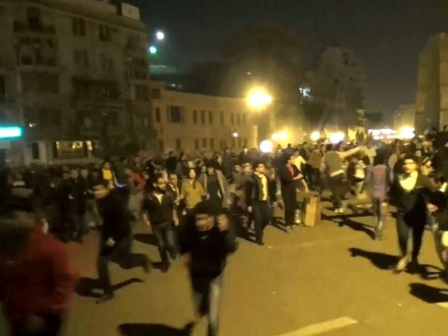 В Египте продолжаются беспорядки из-за оправдания Мубарака. Есть жертвы В Египте продолжаются беспорядки из-за оправдания Мубарака. Есть жертвы