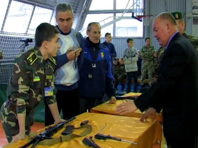 В Черновцах военному делу учат на патриотических играх
