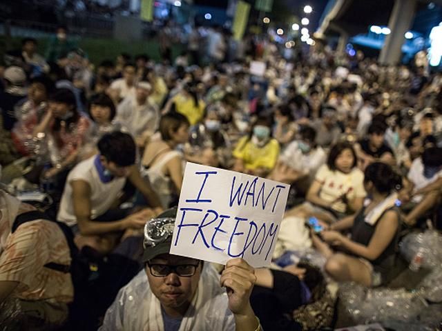 Китай не пускає британських парламентаріїв у Гонконг