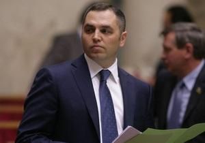 Чиновник-утікач Портнов "привітав" Сівковича з річницею розгону Майдану Чиновник-утікач Портнов "привітав" Сівковича з річницею розгону Майдану