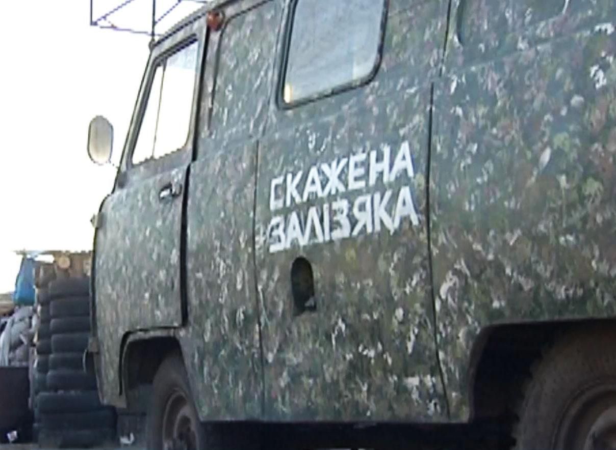 Харківські волонтери передали військовим УАЗ