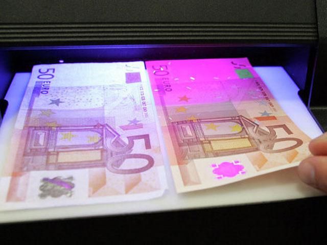 Российская валюта рекордно обвалилась: 67 рублей за евро
