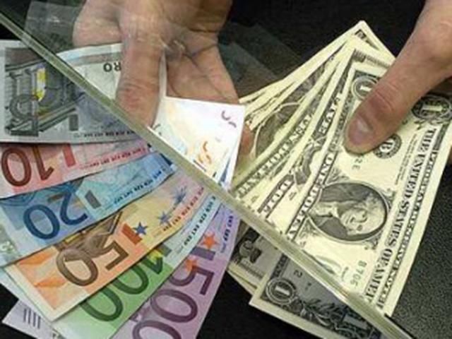 Евро и доллар подорожали - официальные курсы валют