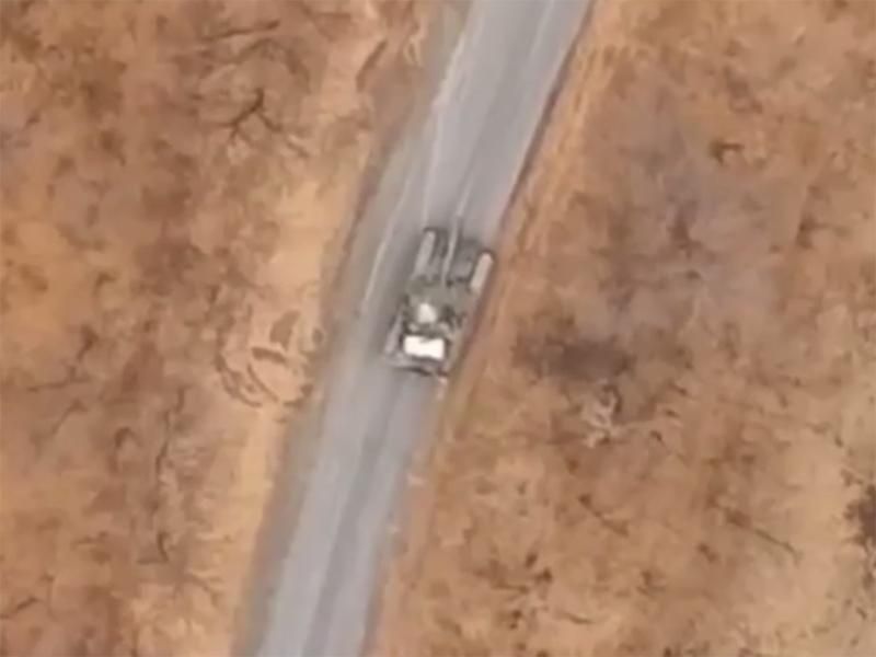 Украинский беспилотник "охотится" за танком террористов (Видео)