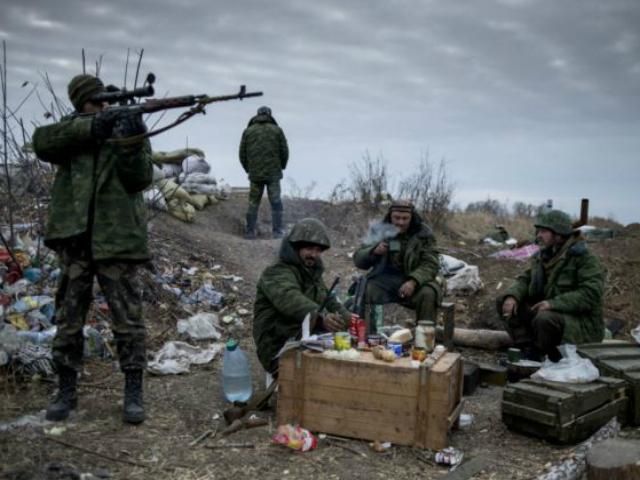 В Славяносербске боевики занимаются массовым мародерством В Славяносербске боевики занимаются массовым мародерством