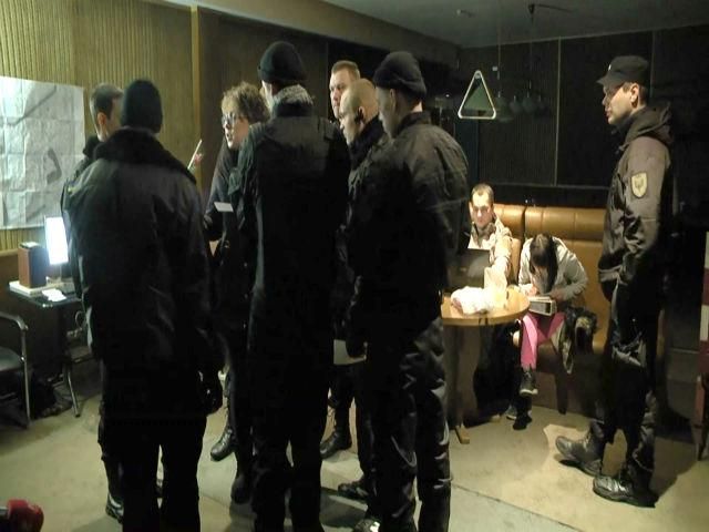 Громадський патруль охороняє безпеку Києва Громадський патруль охороняє безпеку Києва