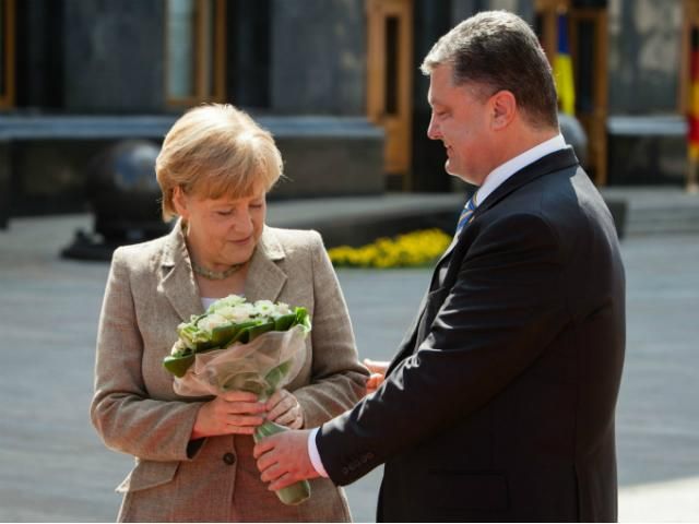 Порошенко і Меркель хочуть продовжити тристоронні консультації в мінському форматі