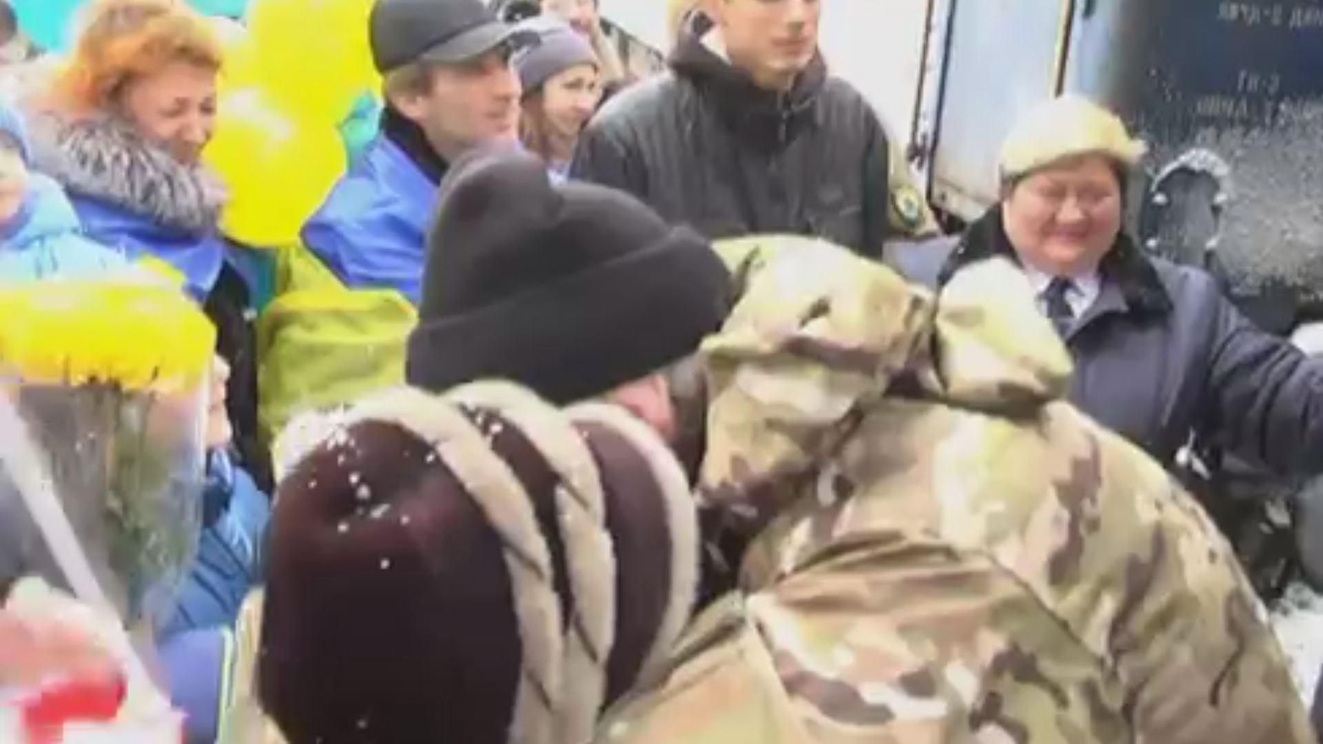 У Києві зустрічали звільнених з полону терористів правоохоронців