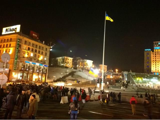 Молодежь перекрыла Крещатик, требуя от власти изменений (Фото. Видео) Молодежь перекрыла Крещатик, требуя от власти изменений (Фото. Видео)