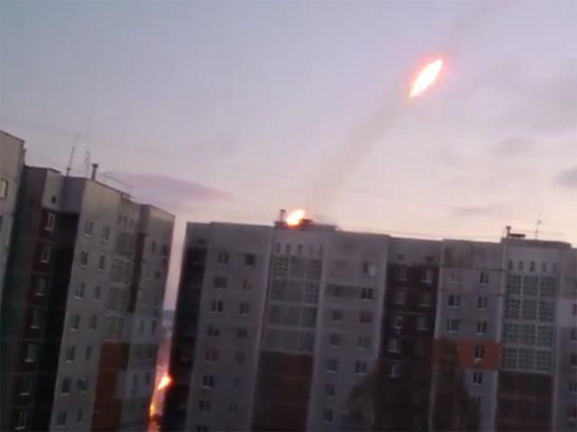 Боевики стреляют из "Градов" по жилым районам Донецка (Видео)