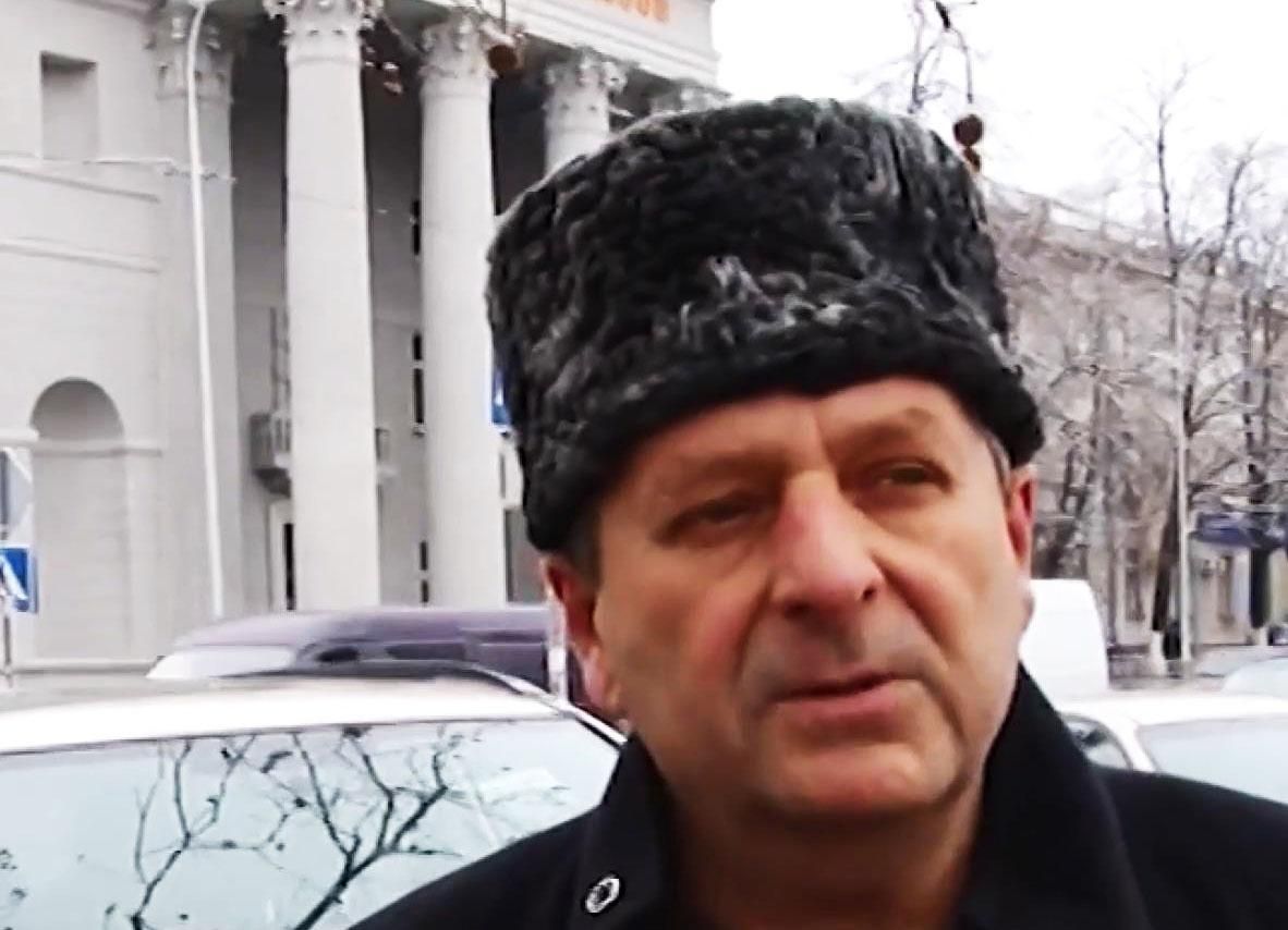 Заступника голови Меджлісу силою вивели з мітингу у Криму