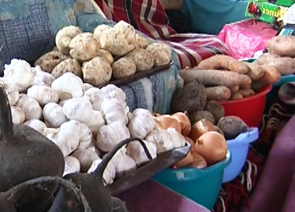 Агроновини. Українські овочі та фрукти подорожчали майже на половину Агроновини. Українські овочі та фрукти подорожчали майже на половину