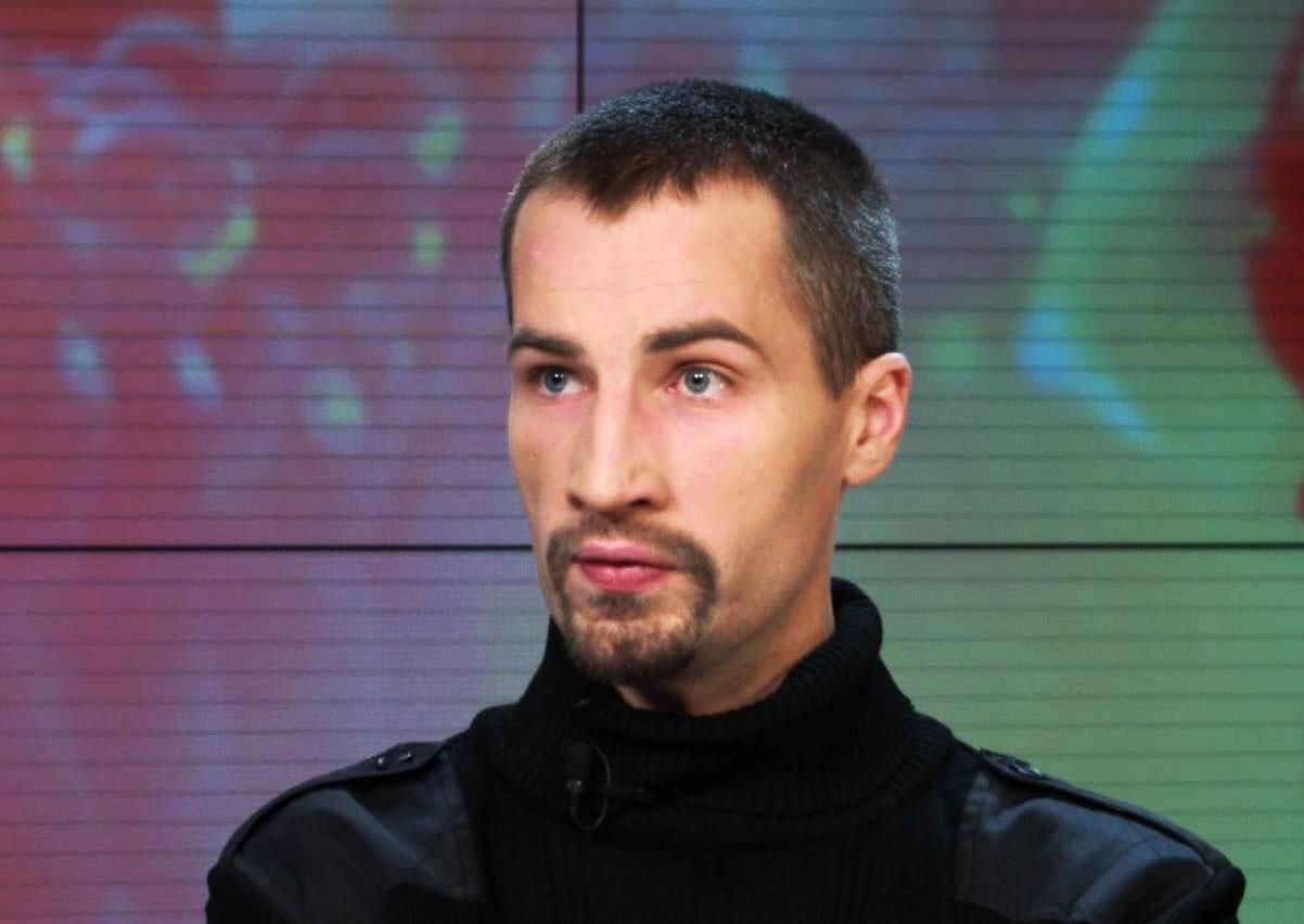 Бойцам ВВ на Банковой не выдали щиты на акцию протеста,— активист Бойцам ВВ на Банковой не выдали щиты на акцию протеста,— активист