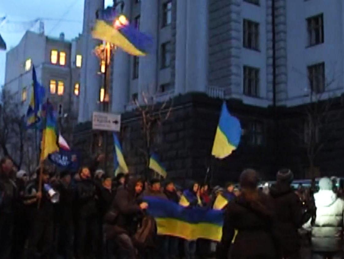 Эволюция достоинства. Хроника 2 декабря 2013 года