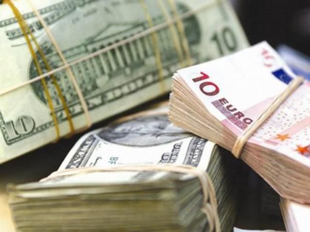 Доллар и евро снова подорожали — официальные курсы валют