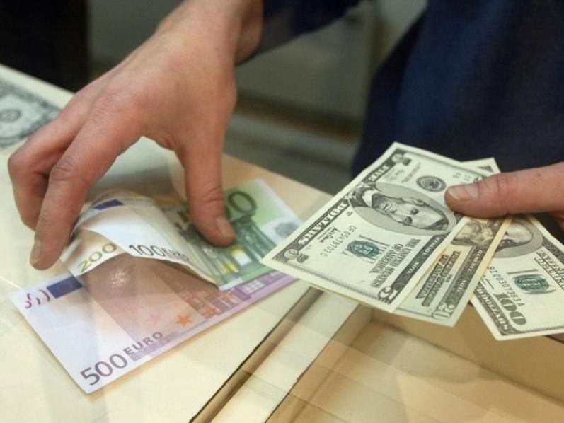 НБУ продлил ограничения по валютным вкладам