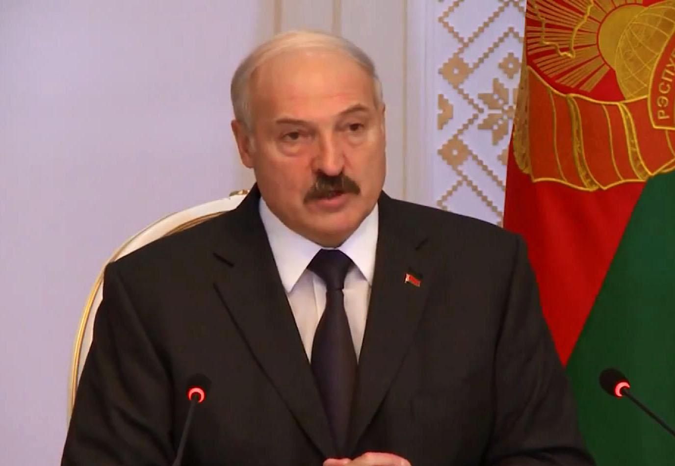 Росія поводиться непристойно, це – вигідно "жулью", — Лукашенко