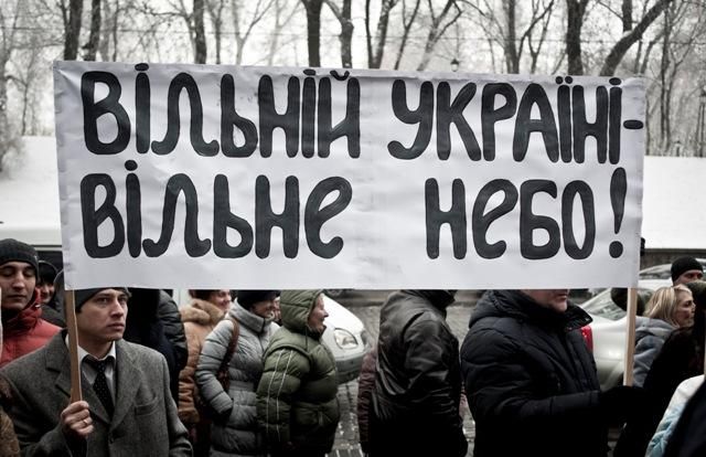 Під Кабміном активісти вимагали звільнення голови Державіаслужби (Фото)