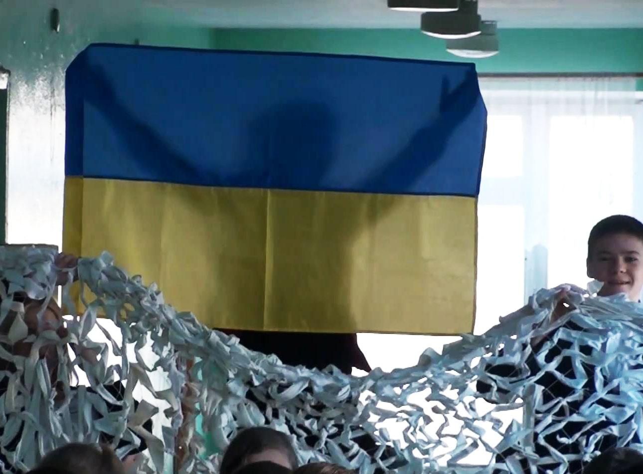 Школьники Житомира провели флешмоб в поддержку военных Школьники Житомира провели флешмоб в поддержку военных