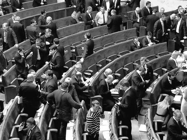 Нардепи тільки-но розпочали роботу, як оголосили перерву Нардепи тільки-но розпочали роботу, як оголосили перерву