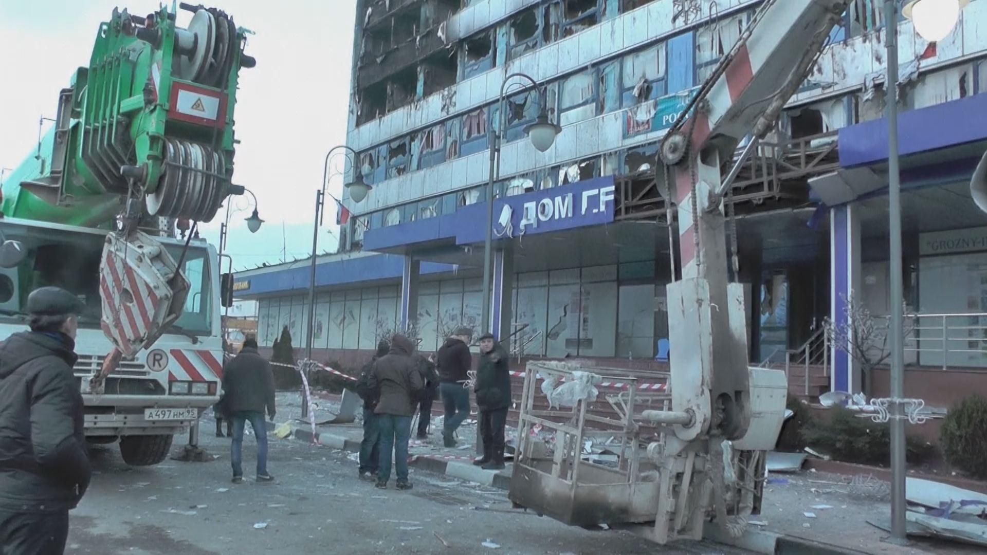 В Грозном погибли до 20 человек, около 30 ранены В Грозном погибли до 20 человек, около 30 ранены