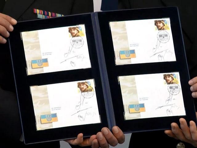 "Укрпошта" закликає громадян писати солдатам АТО новорічні листи "Укрпошта" закликає громадян писати солдатам АТО новорічні листи