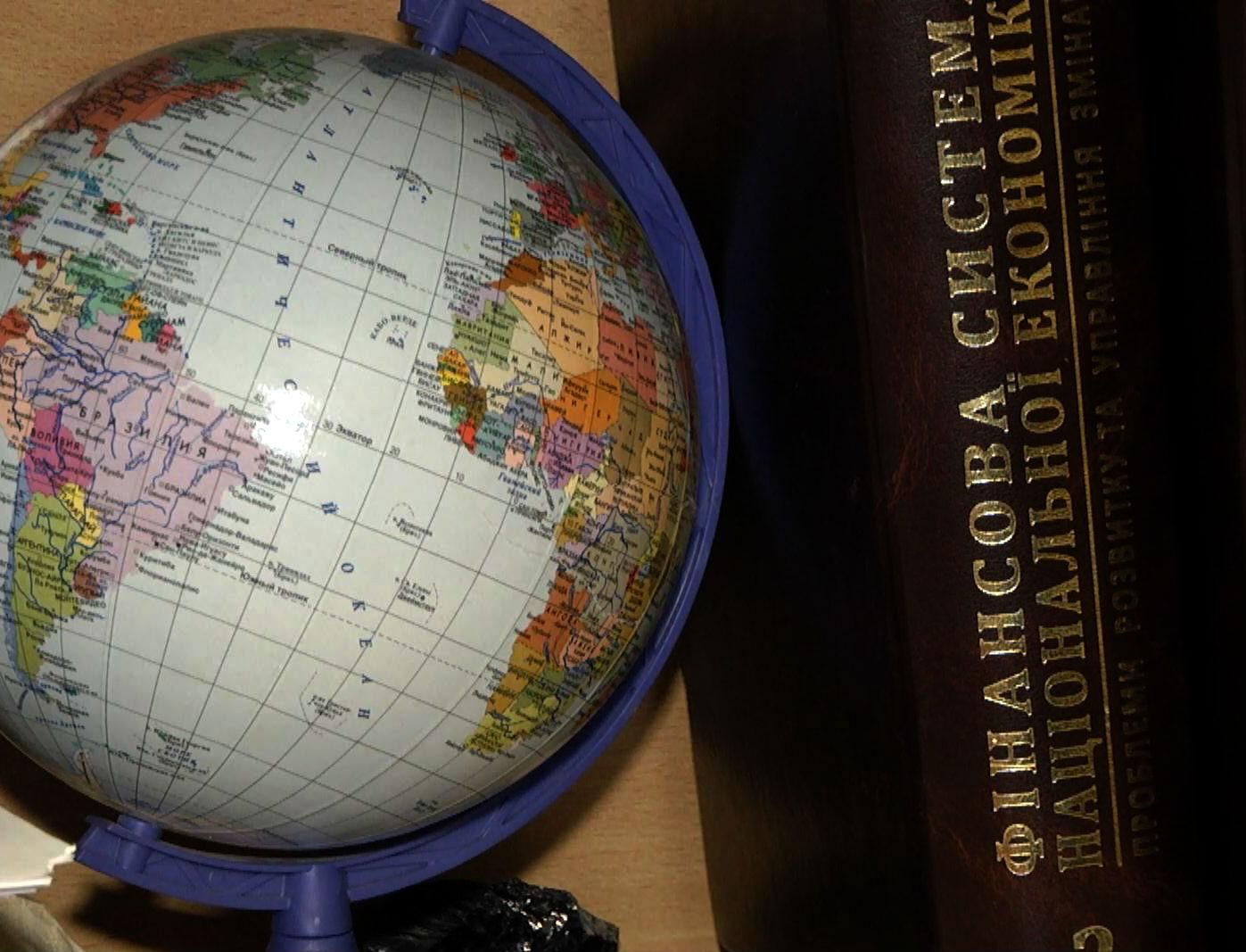 Кожний десятий працездатний українець працює за кордоном Кожний десятий працездатний українець працює за кордоном