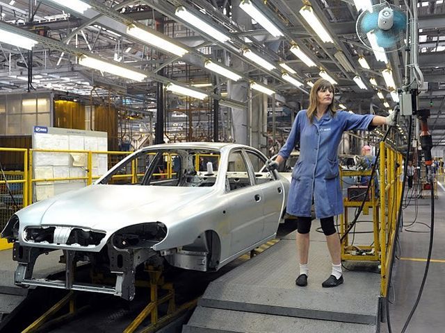 На украинских заводах произведено автомобилей почти в 10 раз меньше, чем в прошлом