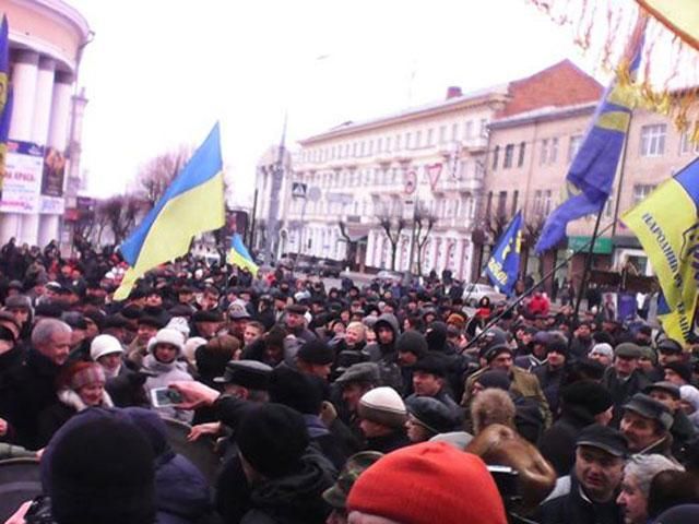 Вінничани штурмували ОДА, міліція побила людей (Фото. Відео)